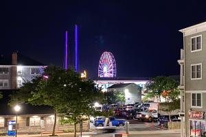 Ocean City Condo Spacious Balcony, Walk to Beach!