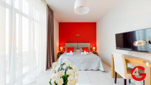 THE POOL HOUSE Cannes