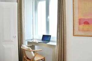 Bright and spacious three bedroom apt in the heart of Lisbon