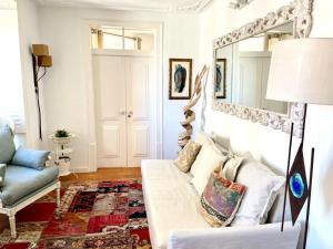 Bright and spacious three bedroom apt in the heart of Lisbon