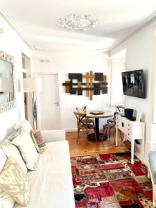Bright and spacious three bedroom apt in the heart of Lisbon