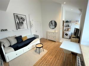 Appartements Studio proche hyper-centre avenue Jean Jaures Reims : photos des chambres