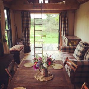 Sky View Shepherds Huts with Woodburning Hot Tub
