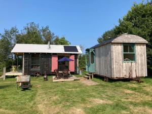 Sky View Shepherds Huts with Woodburning Hot Tub