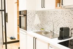 Matisse No3 - One Bedroom Apartment With Balcony