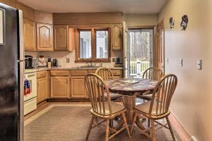 Serene Orchard Park Apartment Large Yard and Patio!