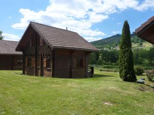 Chalets Tranquil Holiday Home in Piltdown with Terrace, Garden, Barbecue : Chalet 2 Chambres