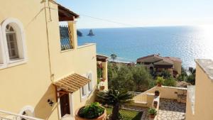 Natalia Apartment B with panoramic sea views of Agios Gordios bay