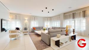 THE POOL HOUSE Cannes