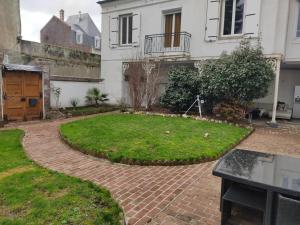 Appartements appartement individuelle refais a neuf,ds maison de maitre,6 couchages dont un lit kingsize,cuisine avec lave vaisselle,rue privative pour se garer, accessibilite au jardin : photos des chambres