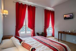 Hotels HOTEL DE LA TOUR : photos des chambres