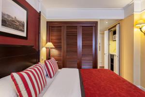 Adjoining Rooms room in Kipling Manotel