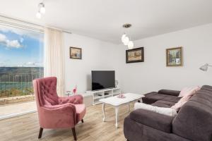 Villa Valente with Pool