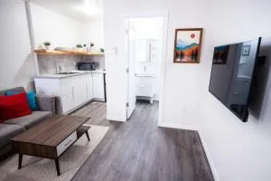 Kingfisher, Newly Renovated Suite on Ocean Inlet - Уклуэлет