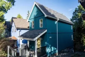 Kingfisher, Waterfront Cabin with Inlet with Mountain Views - Bamfield