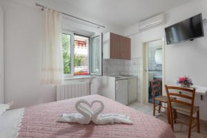Studio Apartments Marijan - Beachfront