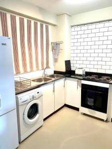 ALL SAINTS ON ROBERTS