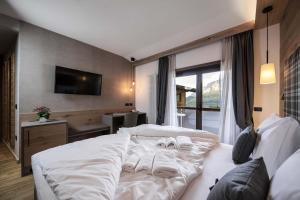 Ariston Lake View Hotel