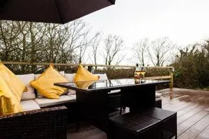 The Woodland Lodge - Wood Fired Hot Tub and Firepit - Preesall