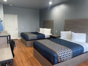 Queen Room with Two Queen Beds room in Palace Inn - Baytown I-10