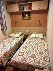 Campings Mobil-home dans Camping L'Oasis 5 etoiles a Puget-sur-Argens : photos des chambres