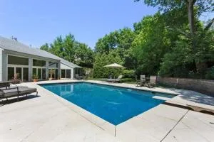 LUXURY BEACHFRONT VILLA IN DUNES NATIONAL PARK with 40ft POOL & Diving Board, GARDEN - Beverly Shores