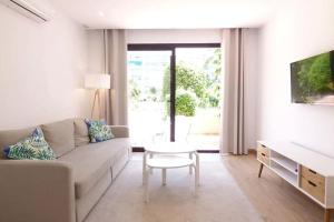 Luxury Apartment in Puerto Banus Free Parking, 100m to Beach & Marina