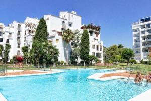 Luxury Apartment in Puerto Banus Free Parking, 100m to Beach & Marina