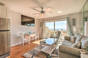 Beachfront Condo with Pool Access in Hilton Head!