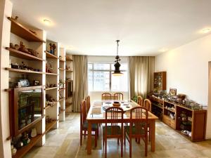 VoyageVip - Copacabana 03 quartos proximo ao Metro