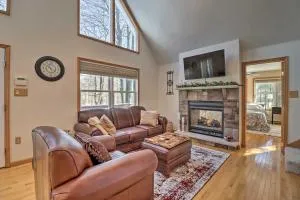 Large Deck and Pool Access Albrightsville Home - Jim Thorpe