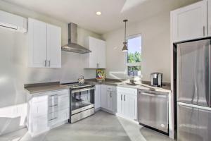 Less Than 3 Mi to U of A Poolside Oasis in Tucson!