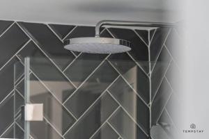 STYLISH HOME WITH FREE PARKING - 10 MINS TO LEGOLAND! - By Tempstay