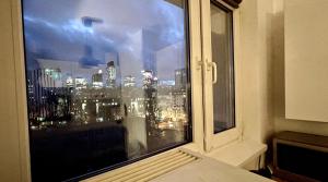 HOLIDAY metro fast WiFi TV’70 Netflix HBO AppleTV