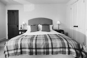 Standard King Room room in Cat and Custard Pot Inn