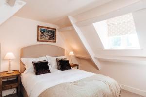 Superior King Room room in Cat and Custard Pot Inn