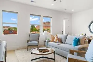 Villa 25! Brand New Luxury 4 bedroom Villa! - Bloomington