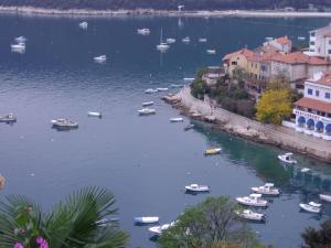 Novo renovirani apartman blizu centra i mora