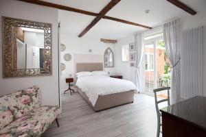 Double Room room in The Old House Guest House