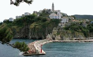 Holiday house in Vrbnik with sea view, terrace, air conditioning, W-LAN 3672-1 