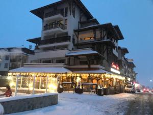 Lucky 10 Ski Zone at Gondola Breakfast WiFi