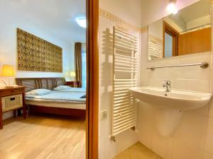 Downtown Vibe-Király I apts w private balcony