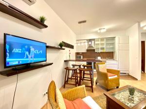 Downtown Vibe-Király I apts w private balcony