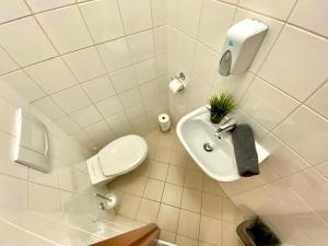 Downtown Vibe Vizz II apts w private balcony