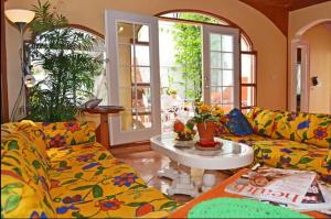 Welcome to Casa Viva Mexico 3-bedrooms 2-bathroms 6-Guests close to Shoping Center & Beach