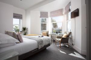 Premium Double Room with Sea View room in Gyllyngvase House