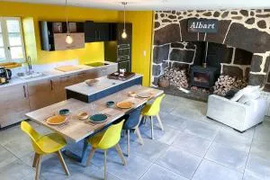 Gîte typique avec vue au coeur des Volcans d'Auvergne - Saint-Julien-de-Jordanne