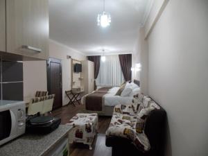 Standard Triple Studio room in BeyazitHan Suites
