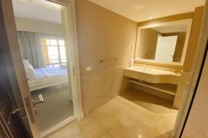 Minimal & Central 1BDR Apt Abu Tig Marina