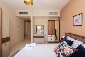 Balanced & Bright 2 BDR Mangroovy Free Pool & Beach Access